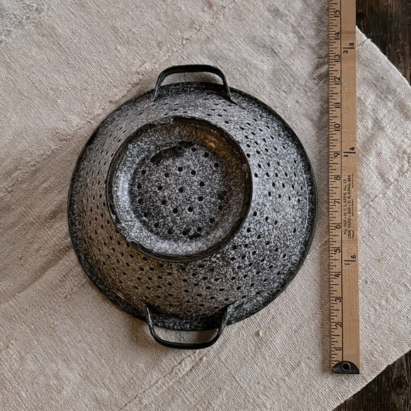Antique Enamelware Colander - Picture 8 of 9